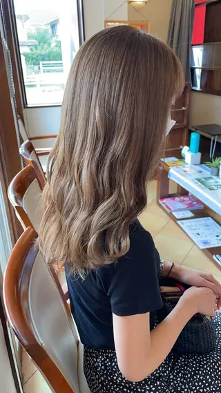 ロング カラー 川元 汐音のヘアスタイル