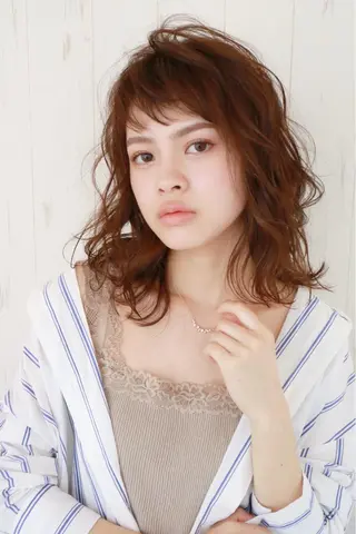ミディアム パーマ 赤み消しカラー /透明感カラー 上長のヘアスタイル