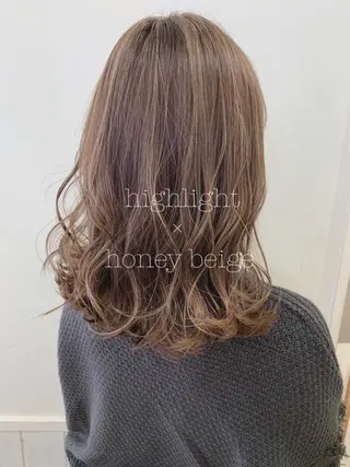 ミディアム カラー ぱつっとボブ/ 小野あかねのヘアスタイル
