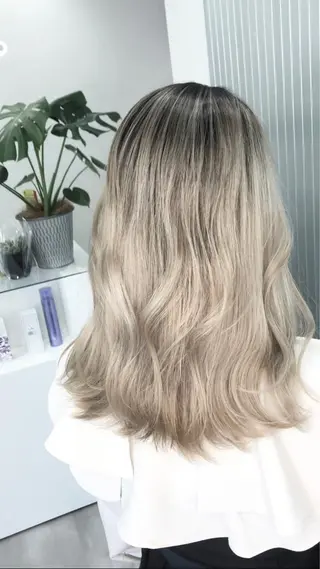 ミディアム カラー LOOP hairのヘアスタイル
