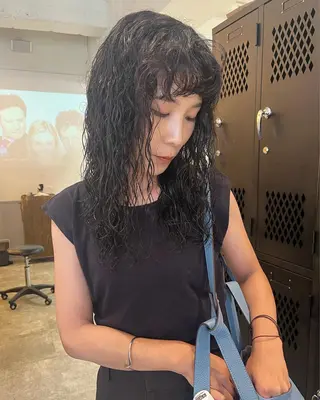 セミロング パーマ SIKI yuuna レイヤーカット🪽のヘアスタイル