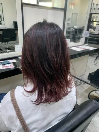 ミディアム カラー 喜友名 泉樹のヘアスタイル