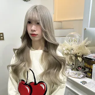 ロング ORIKA 美容室のヘアスタイル