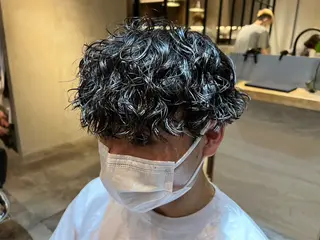 パーマ メンズ レイヤー似合わせ 透明感カラーりきやのヘアスタイル