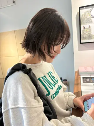 ショート カラー Yui⭐️ 透け感カラーのヘアスタイル