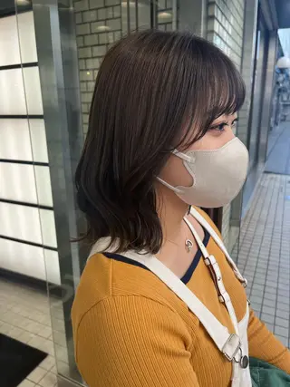 セミロング カラー 三輪 珠美のヘアスタイル