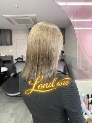 ショート カラー 中野 光瑠のヘアスタイル