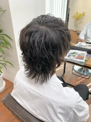 パーマ メンズ 岡本 智次のヘアスタイル
