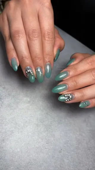 ネイル 関山 志乃のネイルデザイン