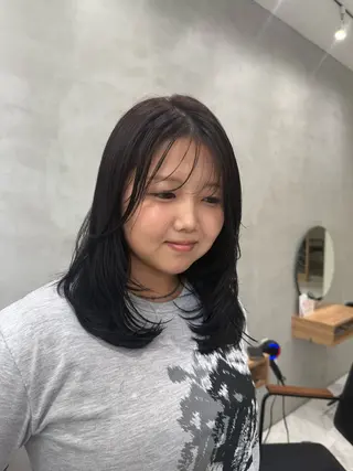 セミロング 柔らかレイヤー× 透け感カラー/SUのヘアスタイル
