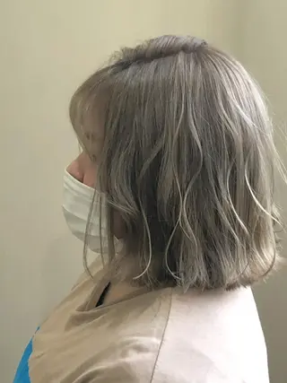 ミディアム カラー 岡本 沙帆のヘアスタイル