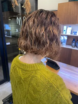 ショート カラー パーマ ヘアアレンジ satsuki 暖色・ブラウンカラーのヘアスタイル