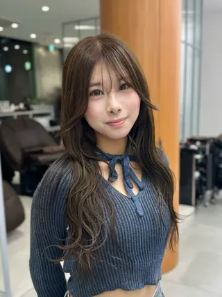 ロング カラー ブリーチなし 寒色カラーのヘアスタイル