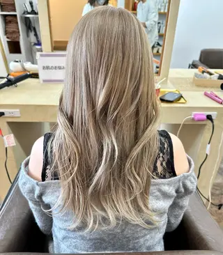 ロング カラー Loire SYURIのヘアスタイル