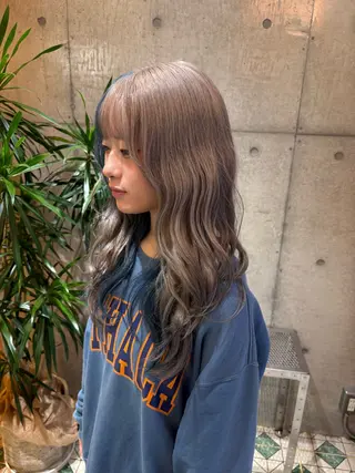 ロング カラー iris名駅 ハイトーンブリーチ【イリス】所属・閼伽井 誇和のヘアスタイル