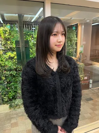 ロング カラー 草野 圭音のヘアスタイル