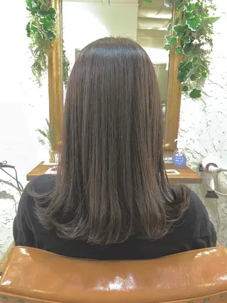 ミディアム カラー よこもり あいのヘアスタイル