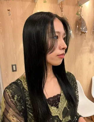 セミロング 透明感カラー⭐︎ コナツのヘアスタイル