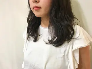 セミロング カラー いけだ　ひかり ハイライトくびれヘアのヘアスタイル
