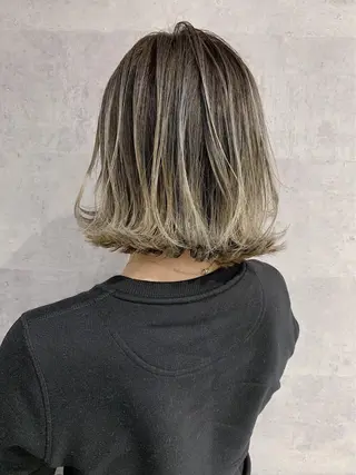 ミディアム カラー _WHITE 難波本店のヘアスタイル