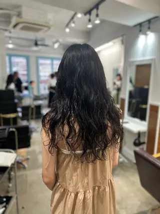 ミディアム パーマ ナチュラル大人っぽい スタイル　MAORIのヘアスタイル