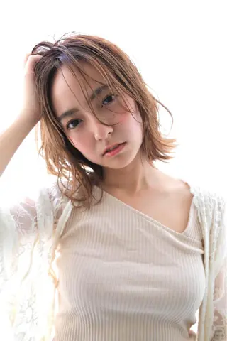 ミディアム AIRI /レイヤースタイル✨のヘアスタイル