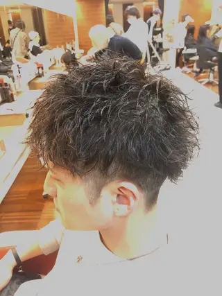 ショート パーマ メンズ 塩谷黎✨イルミナ カラーメンズパーマ✨のヘアスタイル