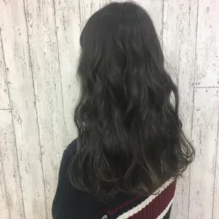 ロング カラー Kaede .のヘアスタイル