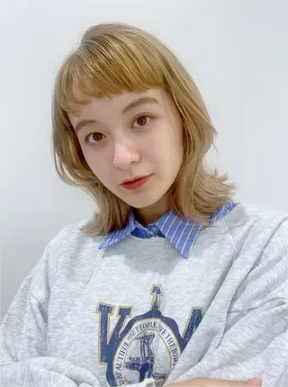 ミディアム カラー 小顔レイヤー/ ベージュ🤍Rieのヘアスタイル