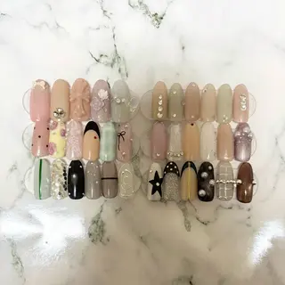 ネイル マツエク&まつげパーマMANA EYELASH STUDIO【バインドロック/パリジェンヌ】所属・MANA みみのネイルデザイン