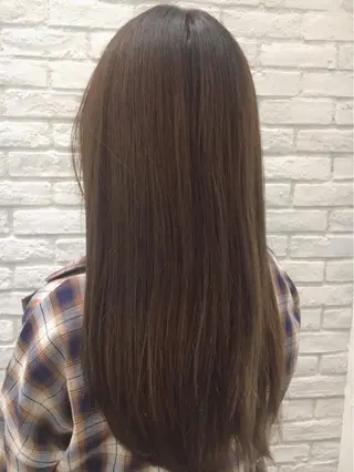 ロング カラー ミドウチ アヤカのヘアスタイル