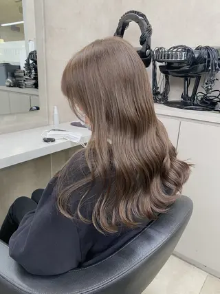 ロング カラー ブリーチ縮毛矯正加藤 赤み無し透明感ヘアのヘアスタイル