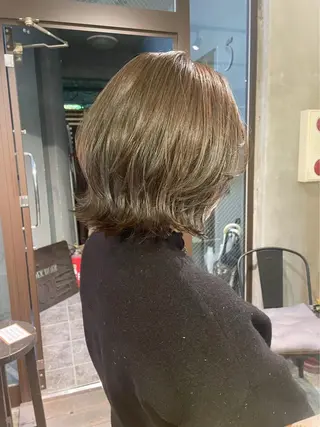 ミディアム カラー 中村 彩乃のヘアスタイル