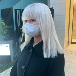 セミロング カラー ホワイト&レイヤーカ ットエクステ長畠俊輔のヘアスタイル