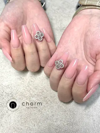 ネイル ネイルルーム チャームのネイルデザイン