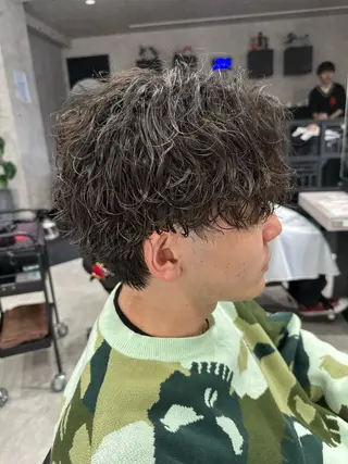 ショート パーマ メンズ ユウ🪄 パーマ指名No1のヘアスタイル