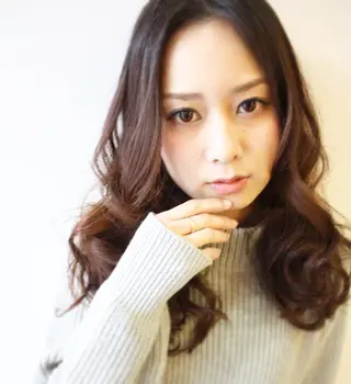 ミディアム カラー パーマ tuuli トゥーリのヘアスタイル