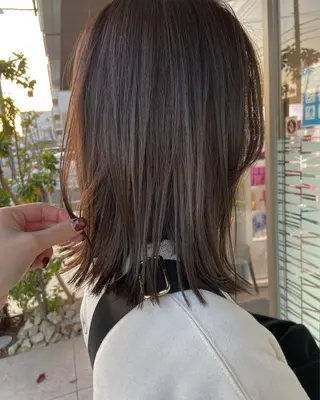 ミディアム カラー ハラダ ヒナミのヘアスタイル