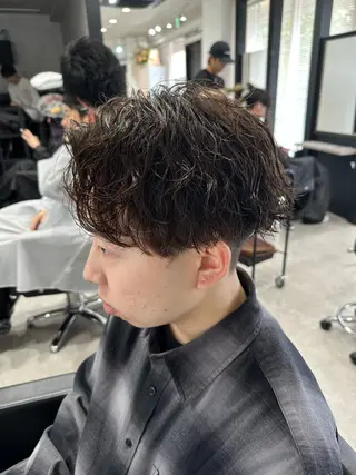 ショート パーマ メンズ ユウ🪄 パーマ指名No1のヘアスタイル