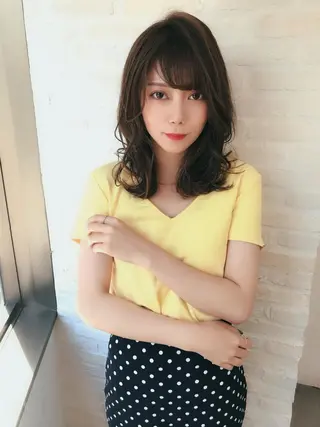 ミディアム 前地 麻衣のヘアスタイル