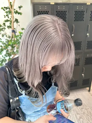 ミディアム カラー kai .のヘアスタイル