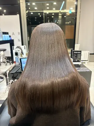セミロング 秋屋 美々梨のヘアスタイル