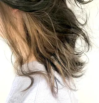 セミロング 加藤 憂のヘアスタイル