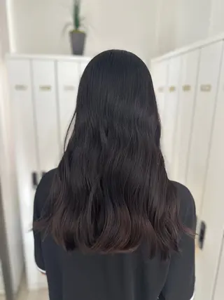 ロング レイヤー 艶々カラーのヘアスタイル