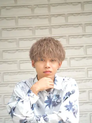 ショート カラー パーマ マタカ ミナリのヘアスタイル