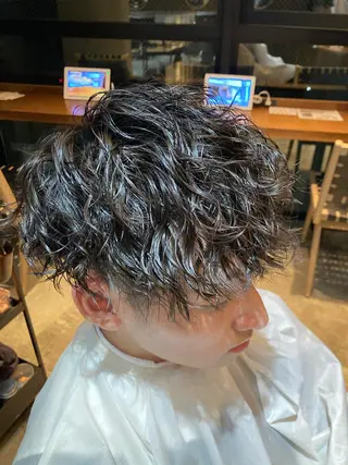 ショート パーマ メンズ 波巻きスパイラルパー マ/シャドウパーマ駿のヘアスタイル