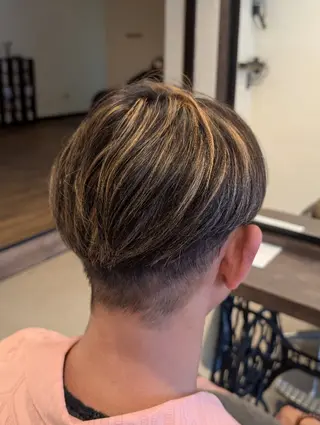 ショート カラー 吉田 彩のヘアスタイル