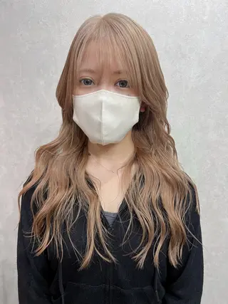 セミロング カラー YUI ハイトーンカラーのヘアスタイル