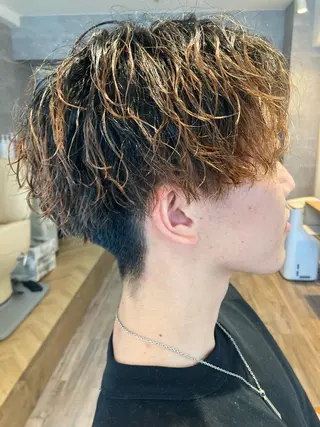 ショート パーマ メンズ 内村 純也のヘアスタイル