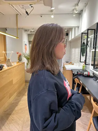 ミディアム 似合わせレイヤー ＆透明感カラーのヘアスタイル